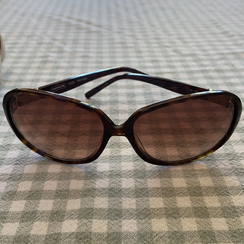 Coach sunglasses with case - Picture 2 of 9